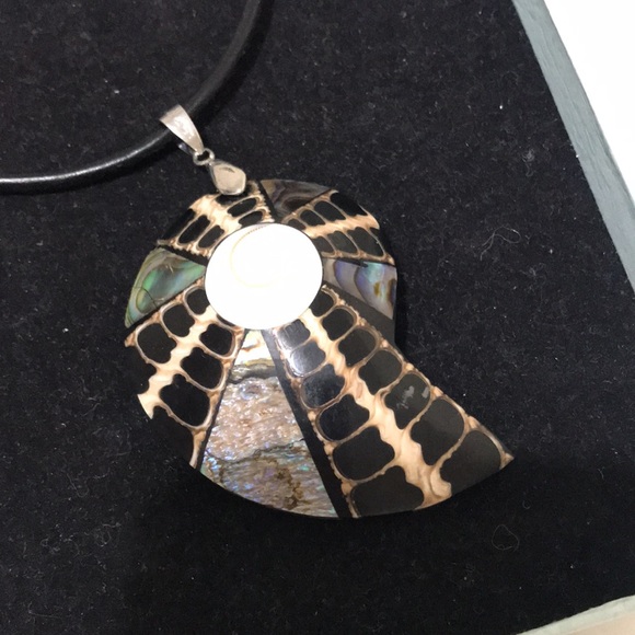 Free with purchase necklace - Picture 2 of 2